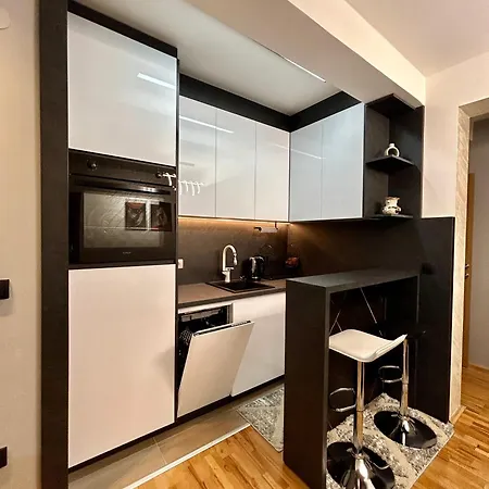Apartment Karenjina