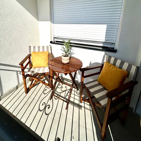 Karenjina Apartment