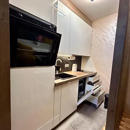 Apartment Karenjina *